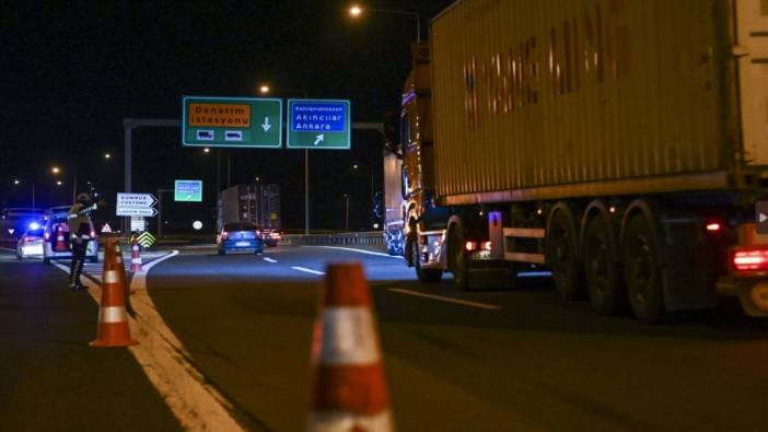 Ankara'dan İstanbul'a gidenler dikkat! Heyelan yolu kapattı