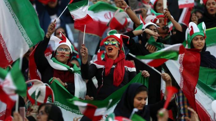 İran'dan devrim gibi 'kadın taraftar' kararı