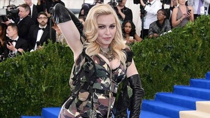 Madonna tedavi sonrası ilk kez görüntülendi. Ölümden dönmüştü