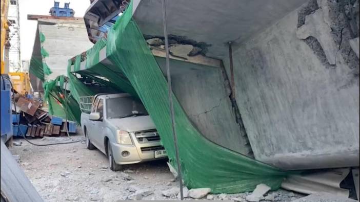 Tayland'da üst yol inşaatı çöktü: 2 ölü, 13 yaralı