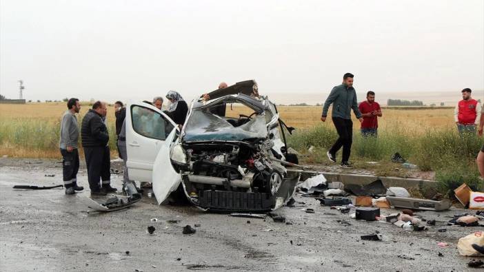 Sivas'ta kamyonla hafif ticari araç çarpıştı 3 kişi hayatını kaybetti, 2 kişi yaralandı