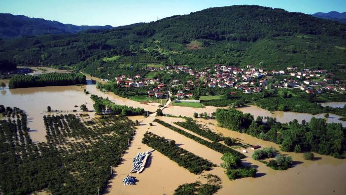 Tüm köy su altında kaldı. İşte boşaltılan köyün havadan görüntüsü