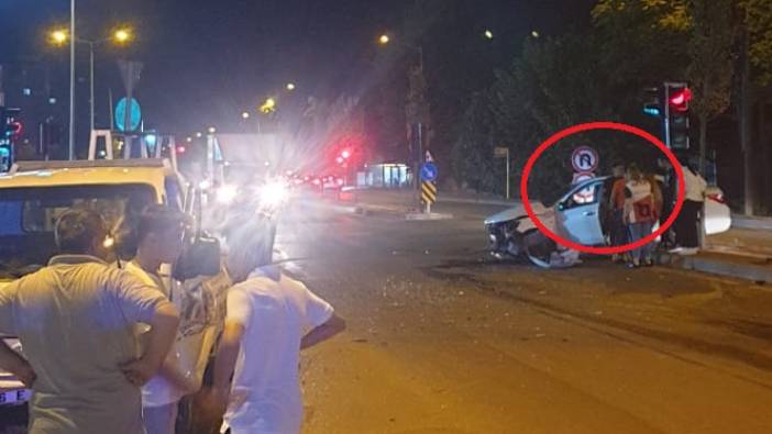 Bursa'da hatalı 'U' dönüşü kazası: 2 yaralı