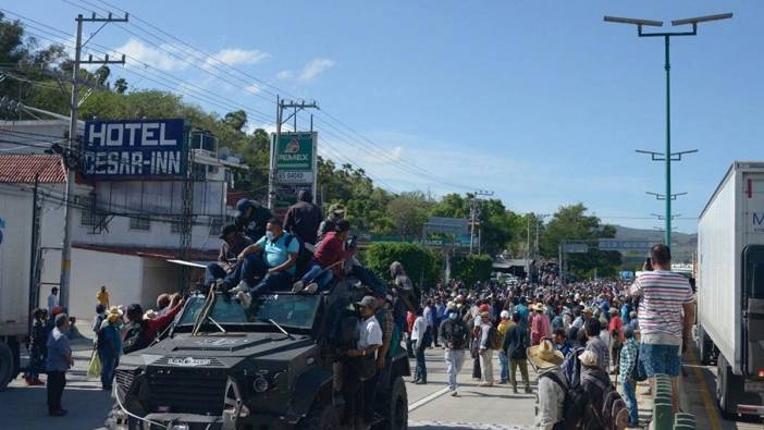 Meksika’da protestocular 13 polisi rehin alarak valilik binasını işgal etti