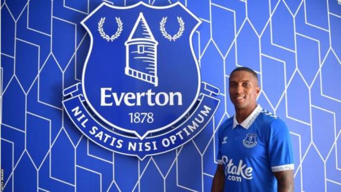 Everton 38 yaşındaki futbolcuyu transfer etti