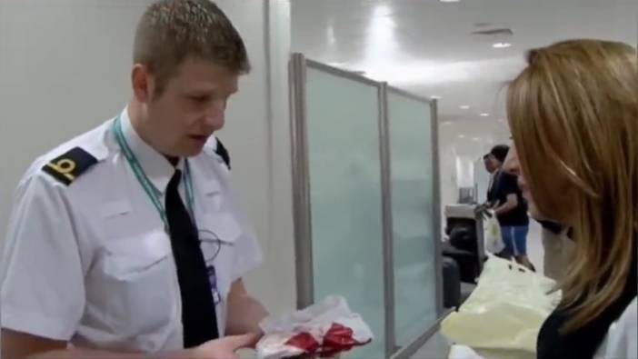 İngiltere’de Türk yolcunun çantasını kontrol eden görevli çantada kıyma ve peynir buldu