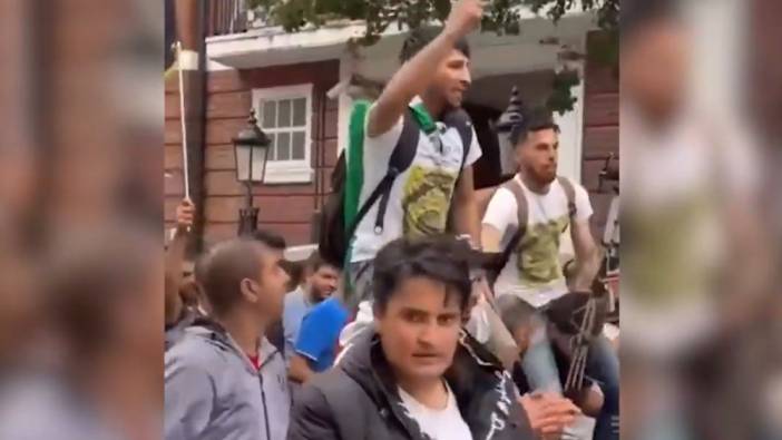 Suriyeliler İngiltere’de şeriat yürüyüşü yaptı. Bu görüntüler Londra’nın göbeğinde çekildi