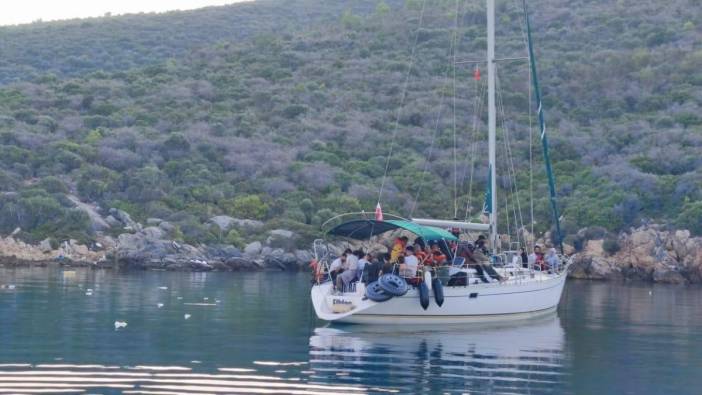 Yelkenli teknede 69 kaçak göçmen yakalandı