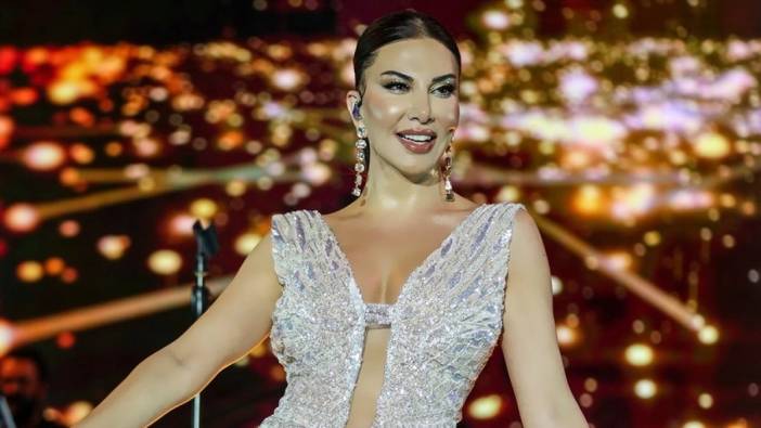 Ünlü şarkıcı Ebru Yaşar binlerce  hayranına müzik ziyafeti verdi. Çocuklarıyla düet yaptı