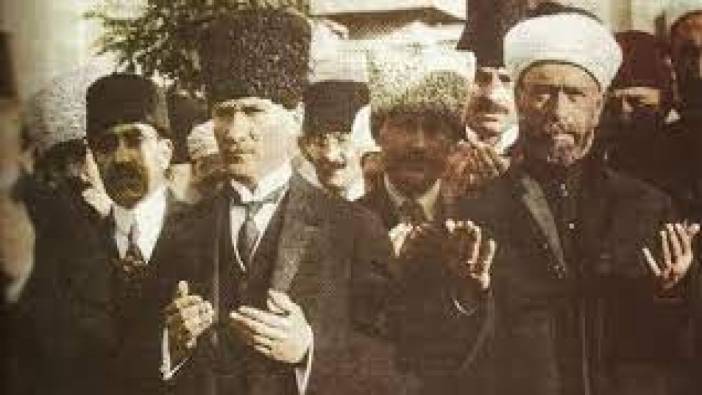 Atatürk: “Ey arkadaşlar! Tanrı birdir, büyüktür...”
