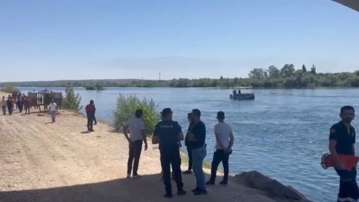 Şanlıurfa'da Fırat Nehrine giren iki kardeş akıntıya kapıldı