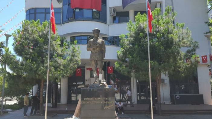 Trabzon’da Atatürk heykeline alçak saldırı