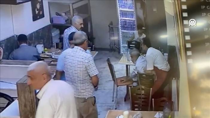 Lokantada soluk borusuna yemek kaçan müşteri Heimlich manevrasıyla kurtarıldı