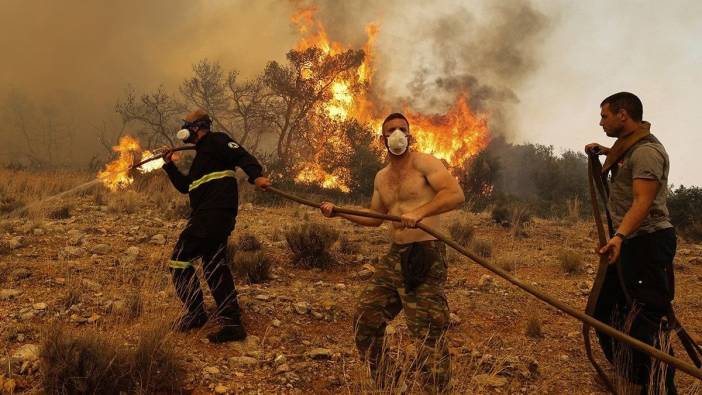 Rodos'taki orman yangını yerleşim yerlerine kadar ulaştı