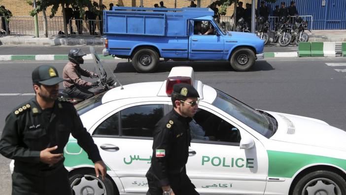 İran’ın güneydoğusunda düzenlenen silahlı saldırıda 4 polis öldürüldü