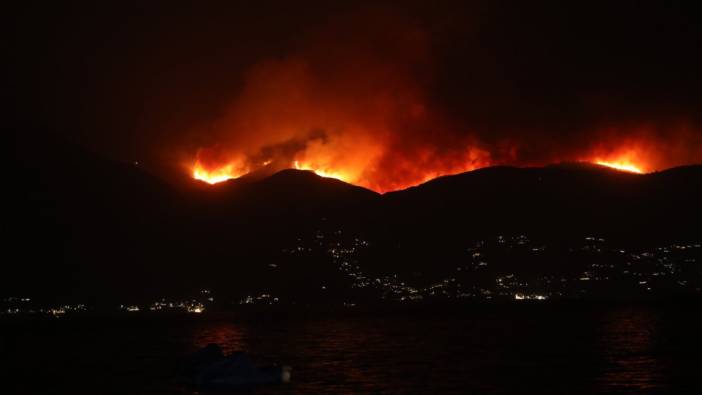 Korfu Adası'ndan binlerce kişi tahliye edildi