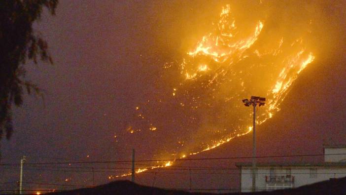 İtalya'da orman yangını alarmı: Havalimanı kapatıldı