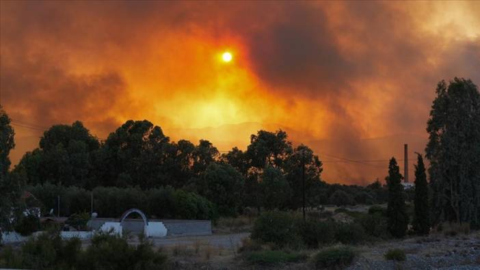Günlerdir kontrol altına alınamıyor. Yunanistan'daki orman yangınlarda ölü sayısı 4'e yükseldi