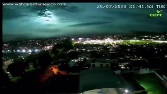 Meksika’da göktaşı şovu, geceyi aydınlattı