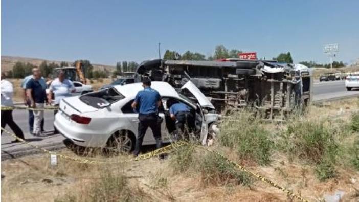 3 araç birbirine girdi minibüsteki yolcu öldü
