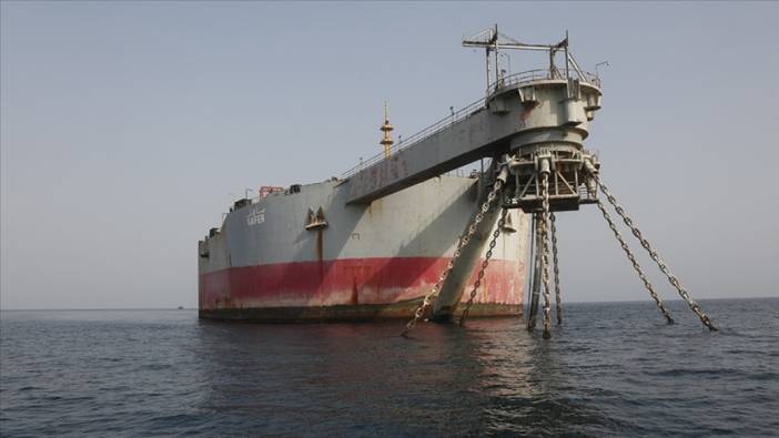 Kızıldeniz'de tehlike arz eden petrolün üçte biri tahliye edildi