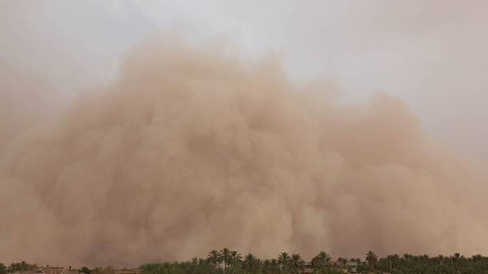 Cezayir’i kum fırtınası vurdu