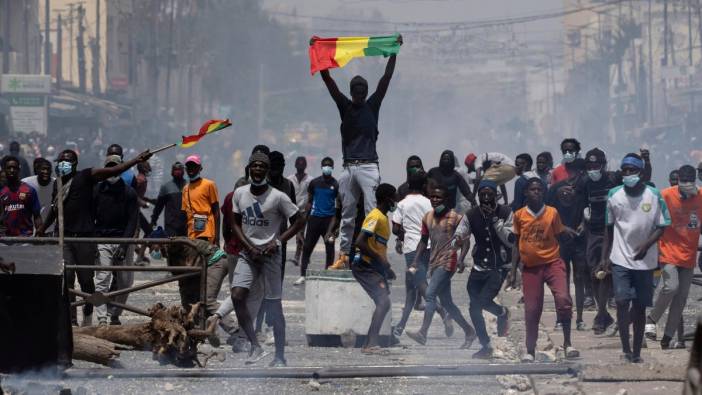 Senegal'de muhalif lider tutuklandı ülke karıştı: 2 ölü