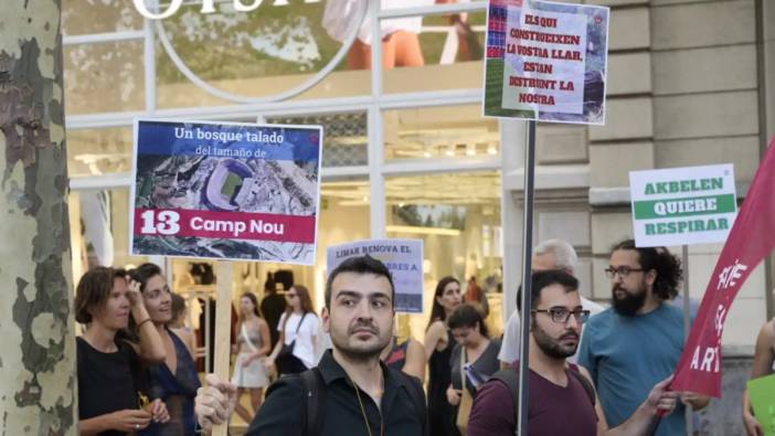 İspanya'da Akbelen eylemi. Barcelona taraftarı LİMAK'ı protesto etti