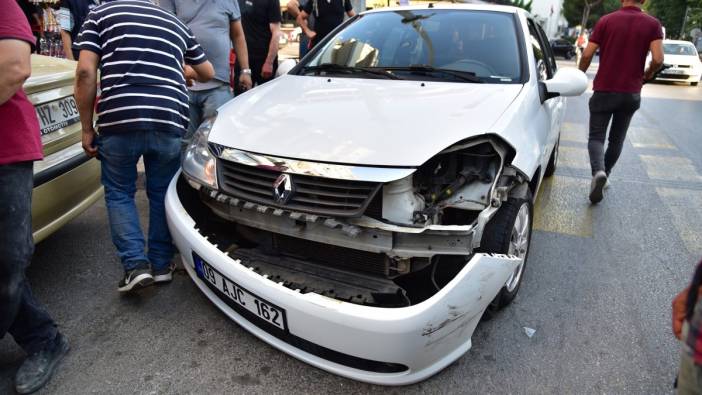 Aydın'da direksiyon hakimiyetini kaybeden şoför 4 araca çarptı