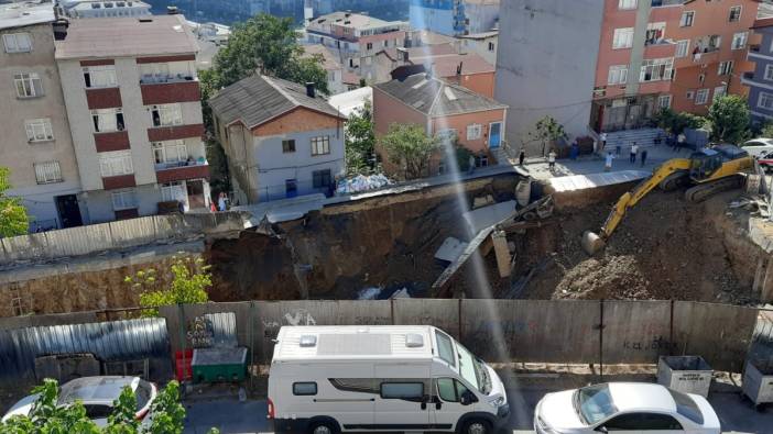 İstanbul'da yol çöktü: Binalar tahliye edildi