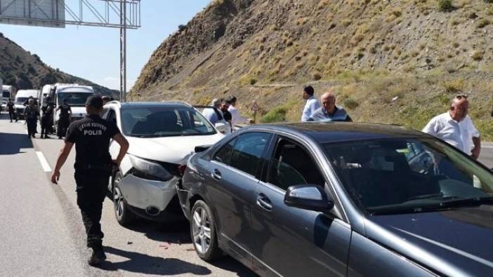 Kılıçdaroğlu’nun konvoyunda zincirleme kaza. 7 aracın karıştığı kazada yaralılar var