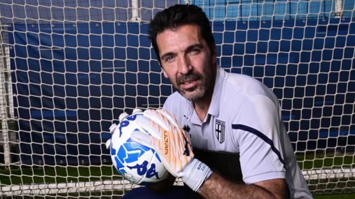 Buffon futboldan kopamadı. Yeni adresi belli oldu