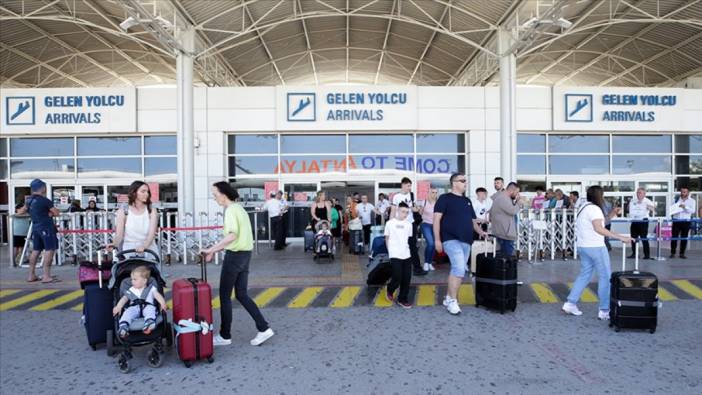 Antalya Havalimanı'nda uçak ve yolcu trafiğinde rekor
