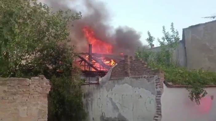 İzmir’de yangın: 5 ev zarar gördü