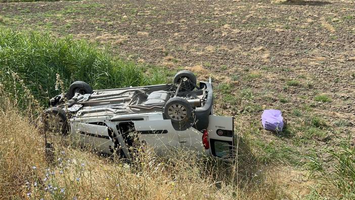 Afyonkarahisar'da hafif ticari araç şarampole devrildi: 1 ölü