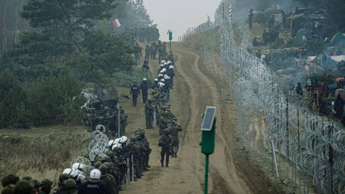 Polonya, Belarus sınırına asker yığmaya devam ediyor