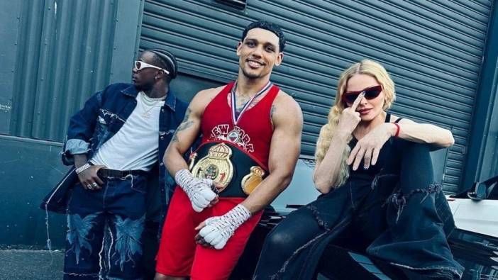 Madonna genç sevgilisinin boks şampiyonluğunu kutladı