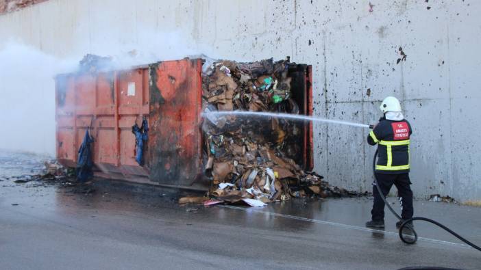 Amasya’da atık kağıt yüklü kamyonda yangın