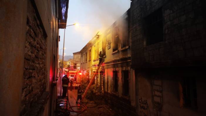 Erzurum'daki metruk binada çıkan yangın korkuttu
