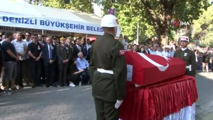 Uzman çavuş Kemal Özek, ismini aldığı şehit amcasının yanına defnedildi
