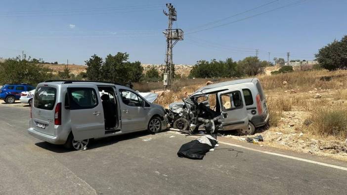 Gaziantep'te iki araç kafa kafaya çarpıştı: 1 ölü, 8 yaralı