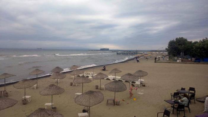 Şarköy'de 'fırtına' tedbiri. Tüm plajlar kapatıldı