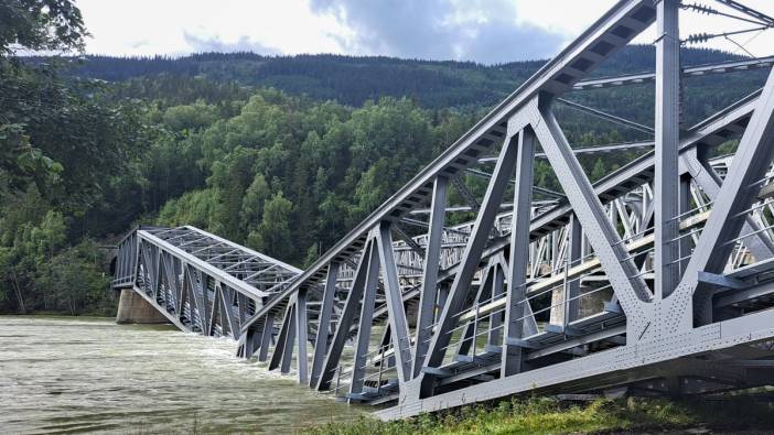 Norveç’te demir yolu köprüsü çöktü