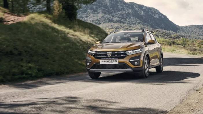 Dacia Sandero Stepway'in Ağustos ayı fiyat listesi belli oldu. 1 milyonun altına otomobil almak isteyenler sıraya girdi