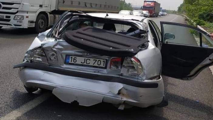 TIR'ın çarptığı otomobildeki 5 kişi yaralandı