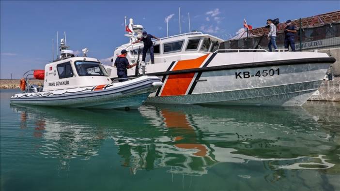 Teknede yaralanan çocuk Sahil Güvenlik ekipleri tarafından tedavi edildi