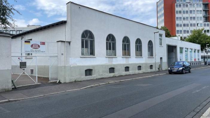 Almanya'da PKK yandaşlarından camiye çirkin saldırı