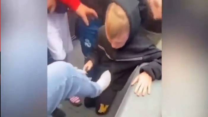 Sığınmacılar küçücük çocuğa çoraplarını öptürüp dövdüler. İşte bu yüzden Türkiye’de kalsın istiyorlar