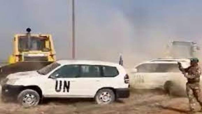Kıbrıs'ta 'yol çalışması' gerginliği: KKTC güçleri BM araçlarını dozerle kaldırdı