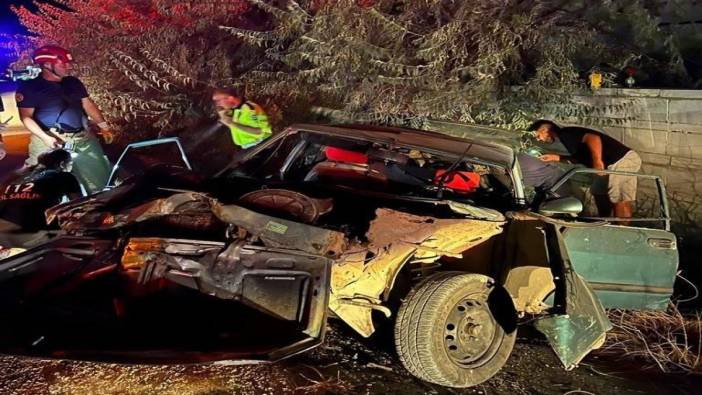 Balıkesir'de otomobil ağaçlara çarptı: 6 yaralı